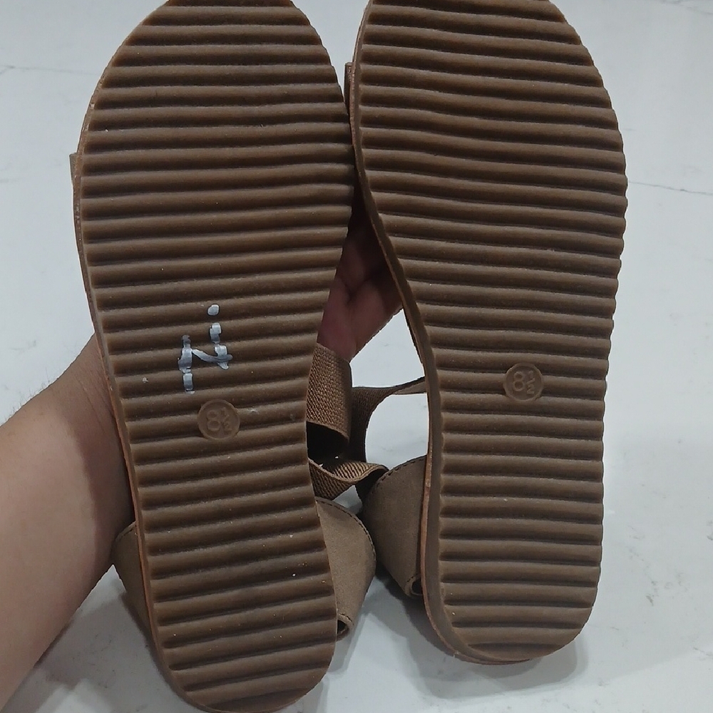 Cushionaire Memory Foam Brown Strappy Sandals Sz 8.5M Gentle Use - Picture 8 of 10